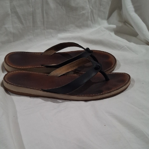 OluKai Women\'s  Black and Brown Flip-Flops Size 9 main image 9